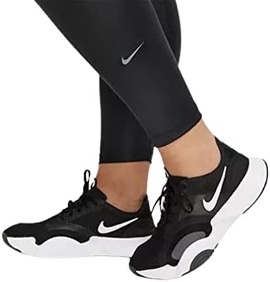 Nikeенски женски еден плус големина Dri-Fit Faux-Leather Mid-Rise 7/8 нозе