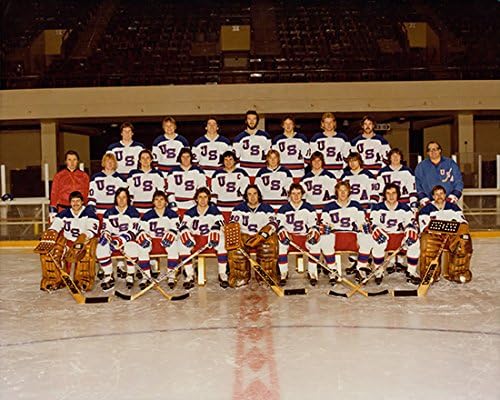 SportsPhotoSusoura 1980 Олимписки хокеј тим на САД непотпишан 8x10 фотографија