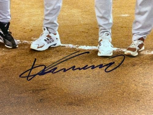 Vladimir Guerrero потпиша 20х30 постери Ангели PSA W27526 - Автограмирани фотографии од MLB
